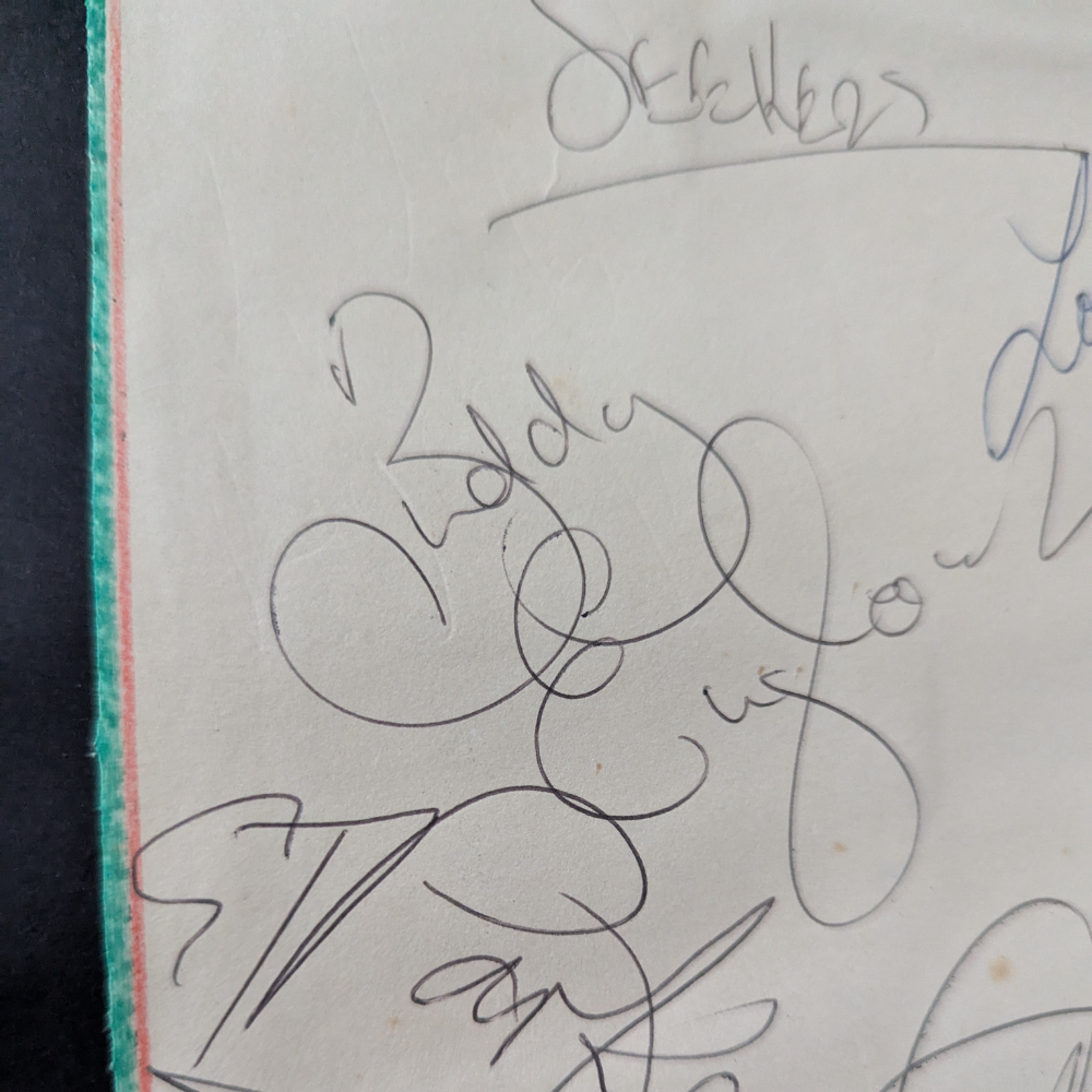 Seekers  - The 'New' Seekers Autographs On White Paper