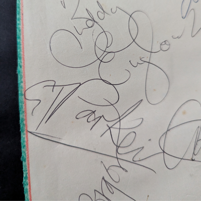 Seekers  - The 'New' Seekers Autographs On White Paper