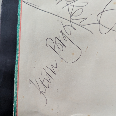 Seekers  - The 'New' Seekers Autographs On White Paper