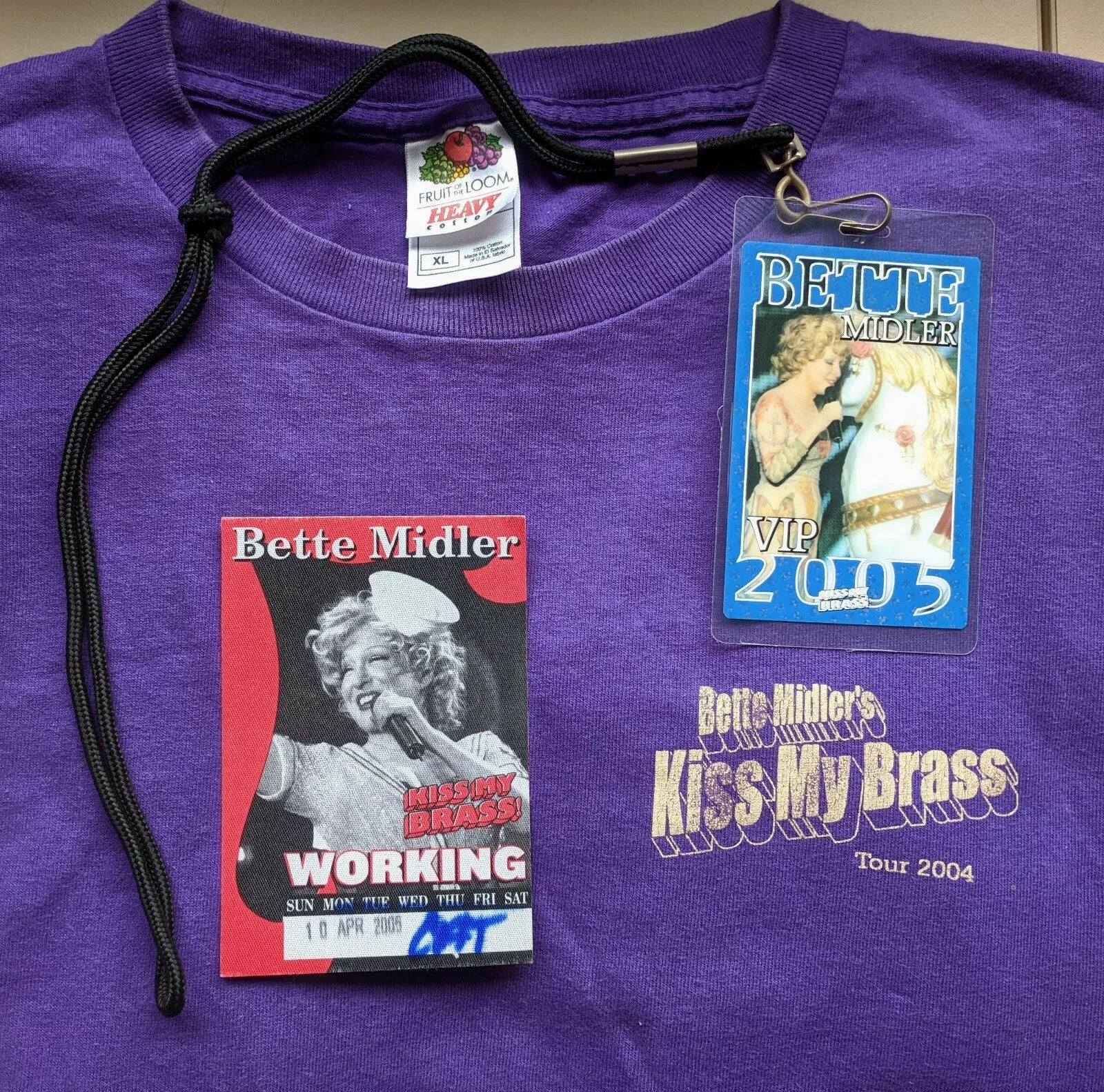 Bette Midler - Kiss My Brass Tour 2004 Original Vintage Concert T-Shirt Purple Size XL + 2005 VIP Lanyard + Backstage Pass