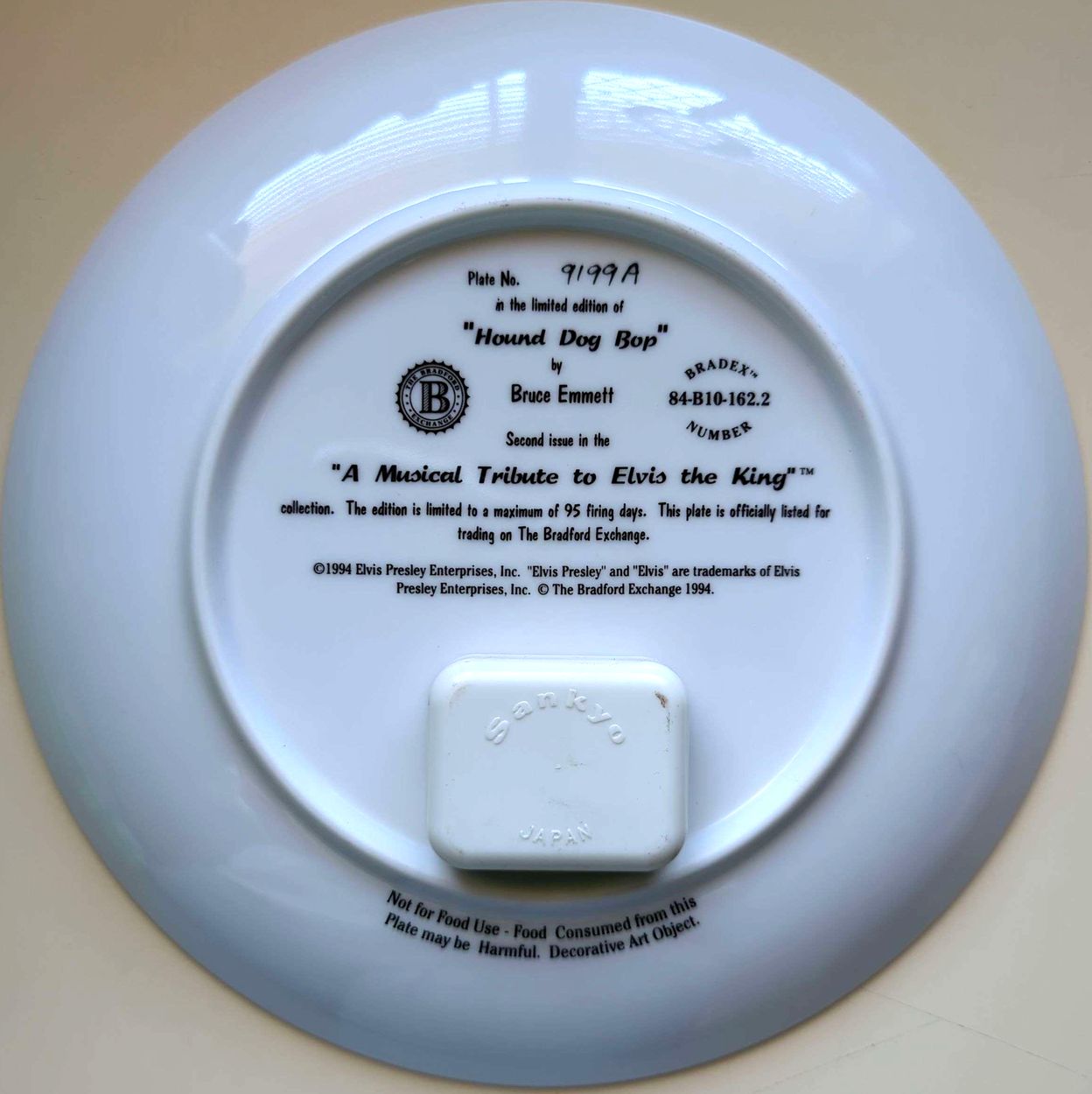 Elvis Presley - Vintage 1994 Musical Tribute Hound Dog Bop Plate #9199A + COA (No Box)