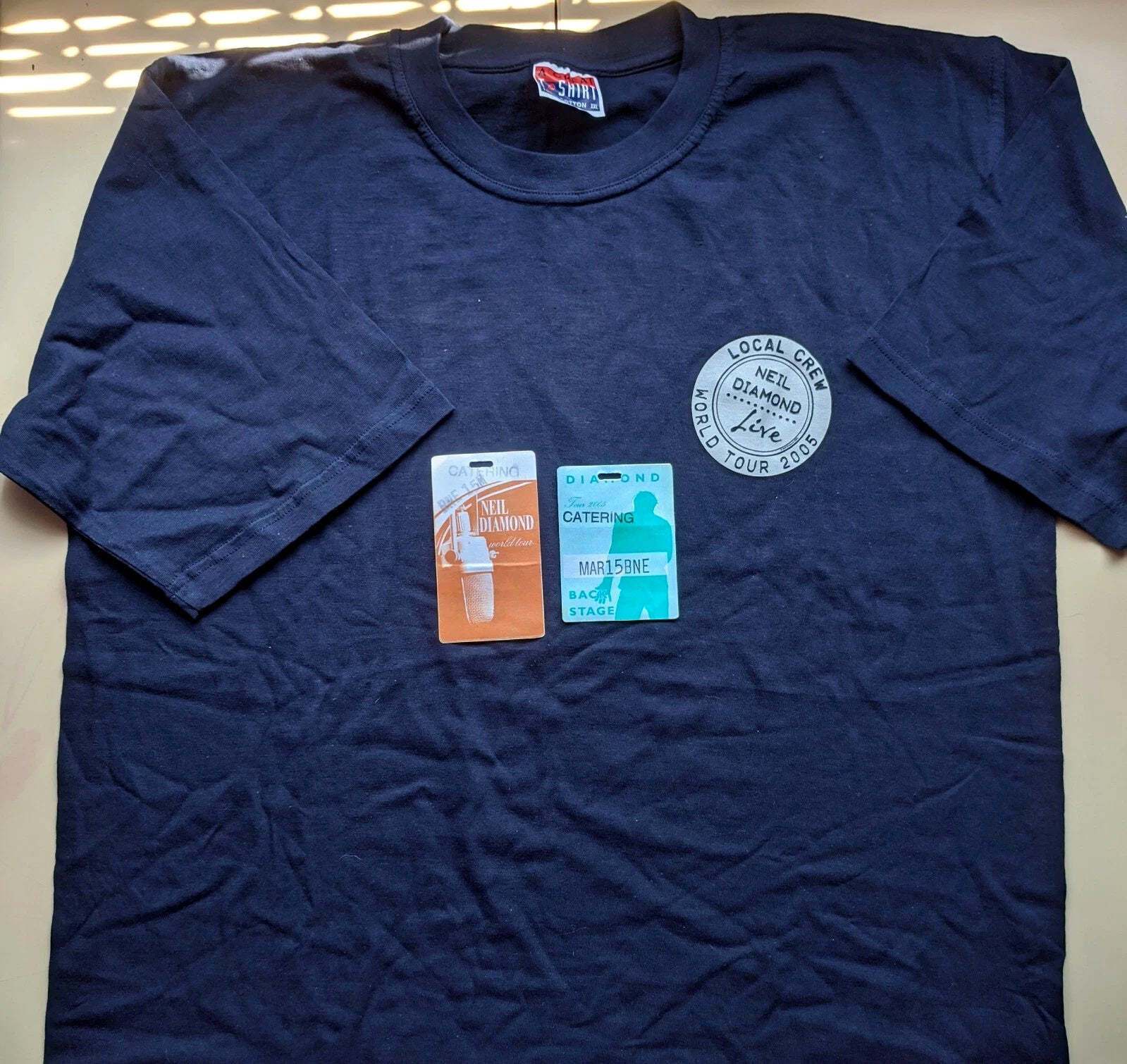 Neil Diamond - Live World Tour 2005 Original Vintage Local Crew Concert T-Shirt Navy Blue Size XXL + 2 x Backstage Passes